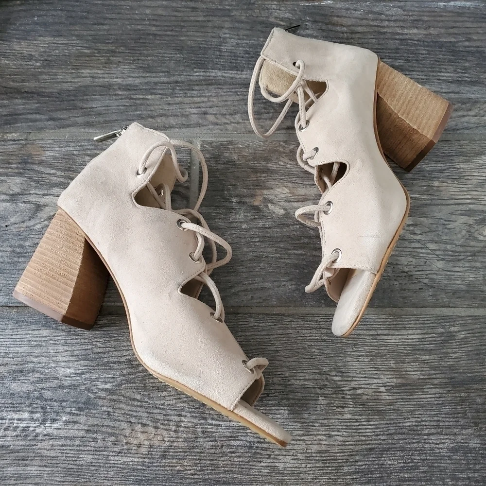 NEW Vince Camuto Nahara Beige Suede Lace-up Sandal